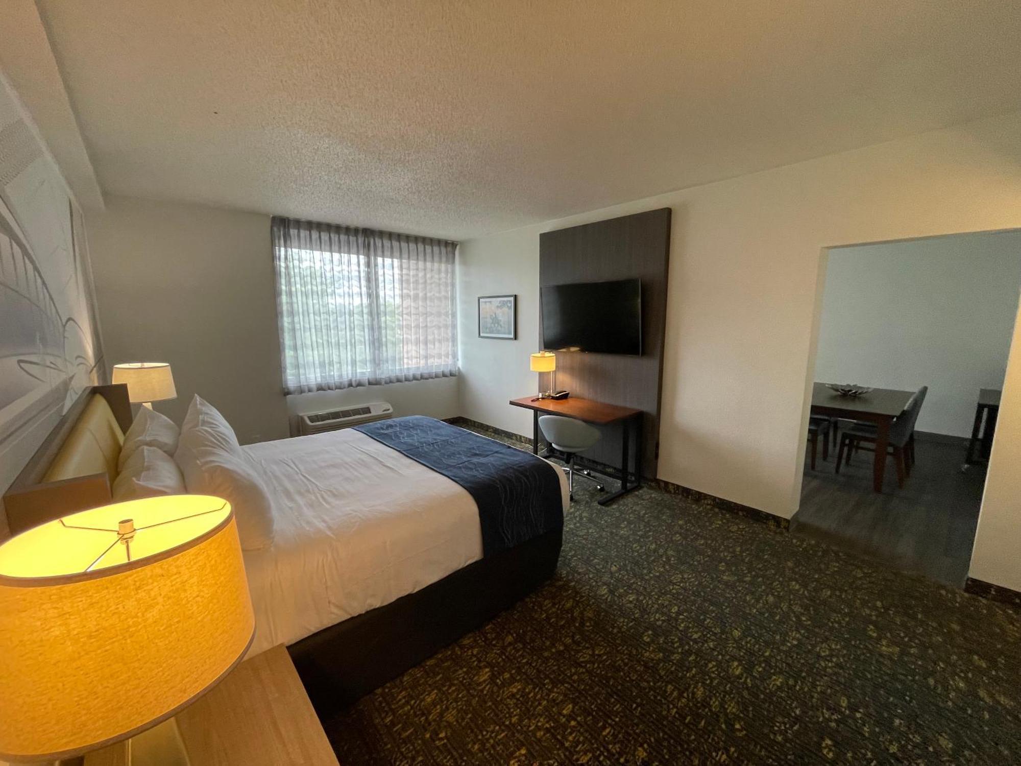 Saint Louis Airport Hotel Woodson Terrace Bagian luar foto