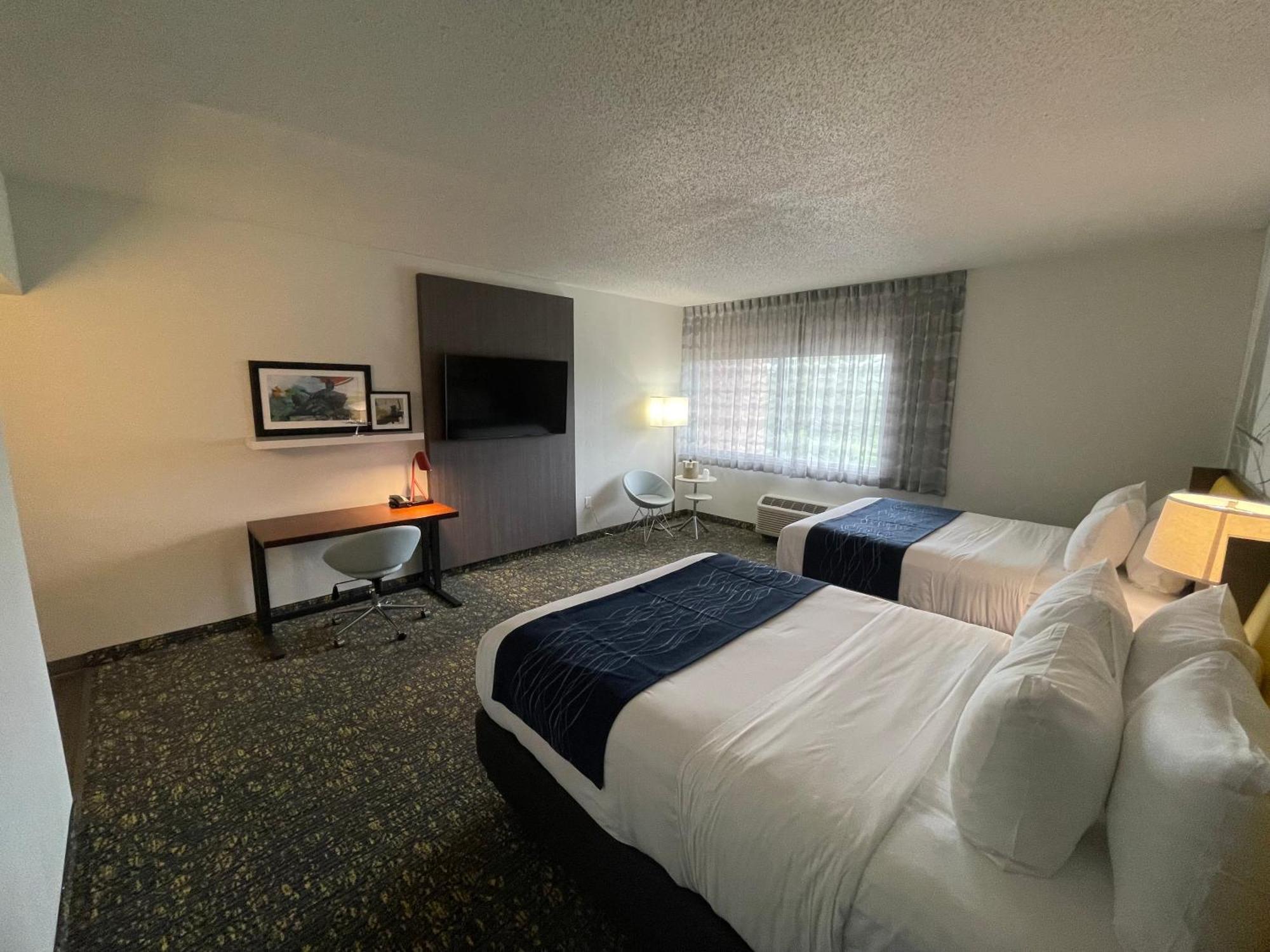Saint Louis Airport Hotel Woodson Terrace Bagian luar foto
