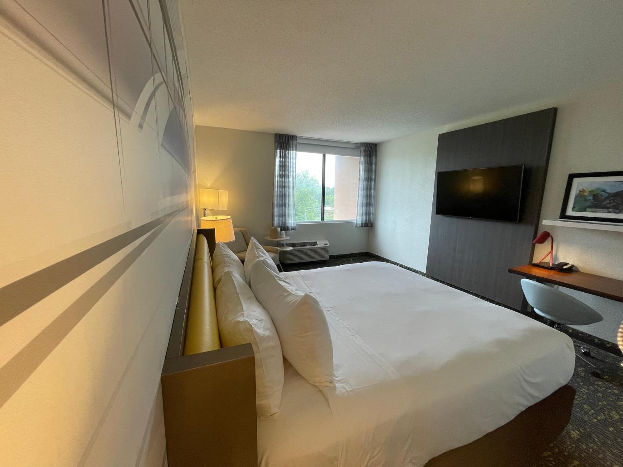 Saint Louis Airport Hotel Woodson Terrace Bagian luar foto