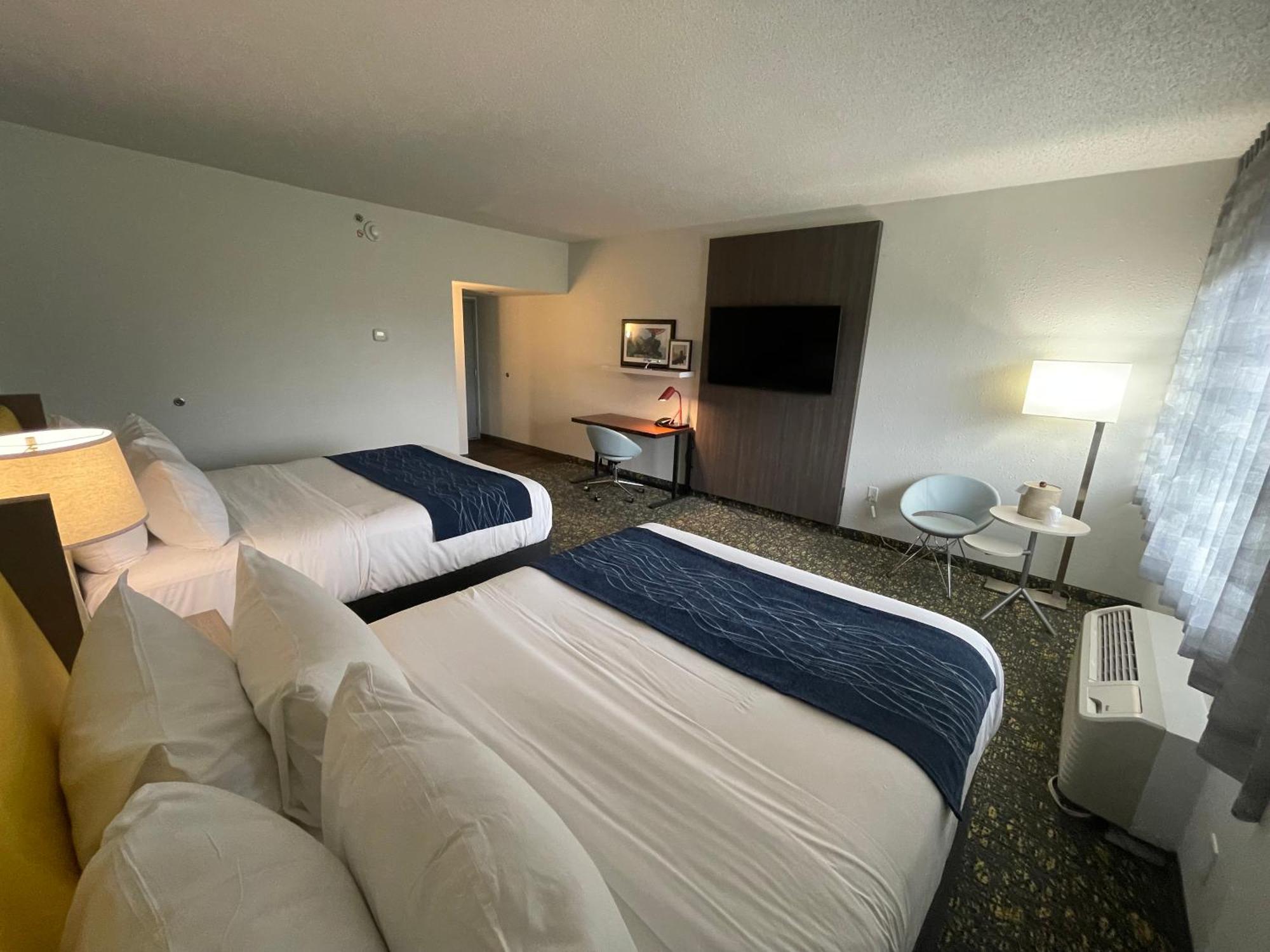 Saint Louis Airport Hotel Woodson Terrace Bagian luar foto