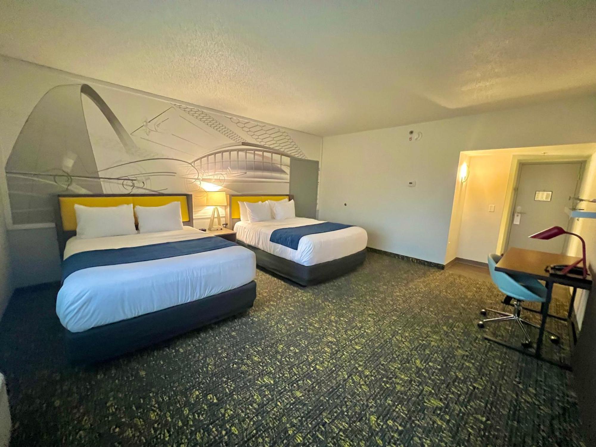 Saint Louis Airport Hotel Woodson Terrace Bagian luar foto