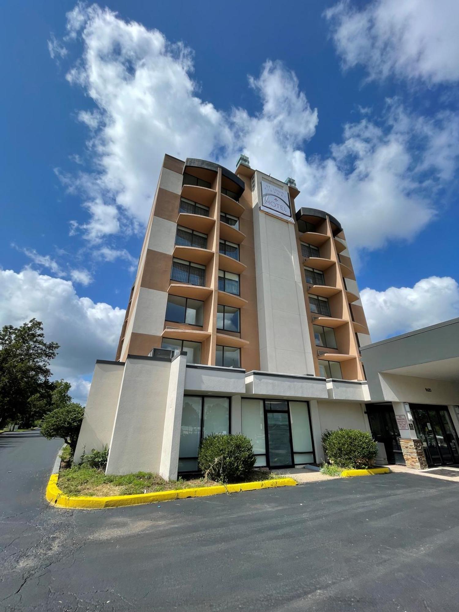Saint Louis Airport Hotel Woodson Terrace Bagian luar foto
