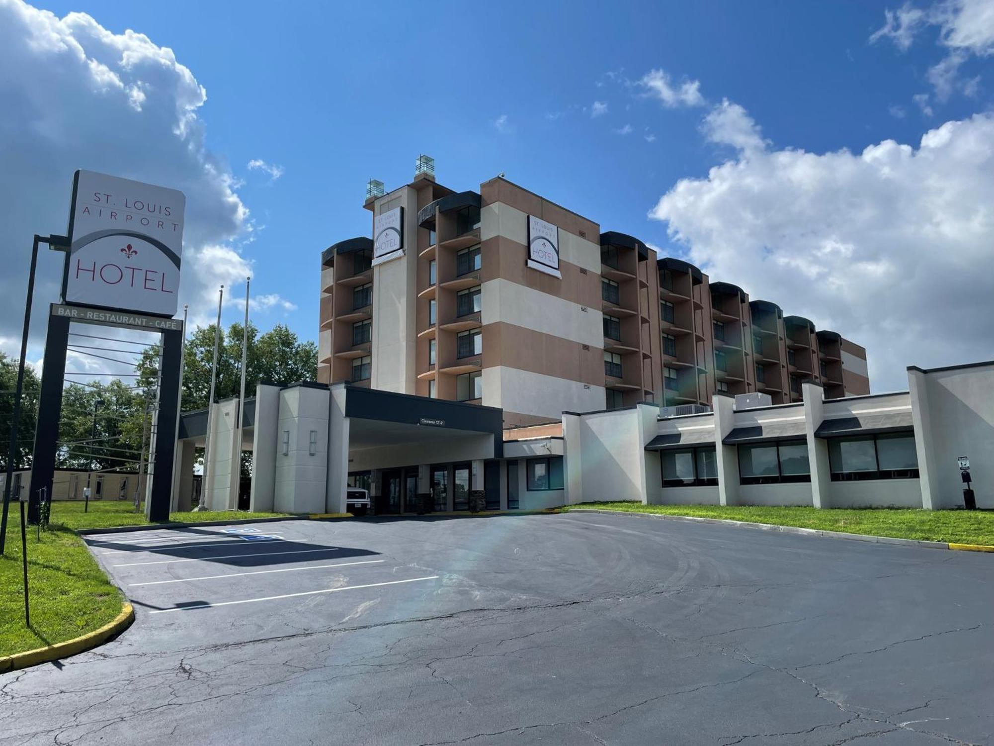 Saint Louis Airport Hotel Woodson Terrace Bagian luar foto
