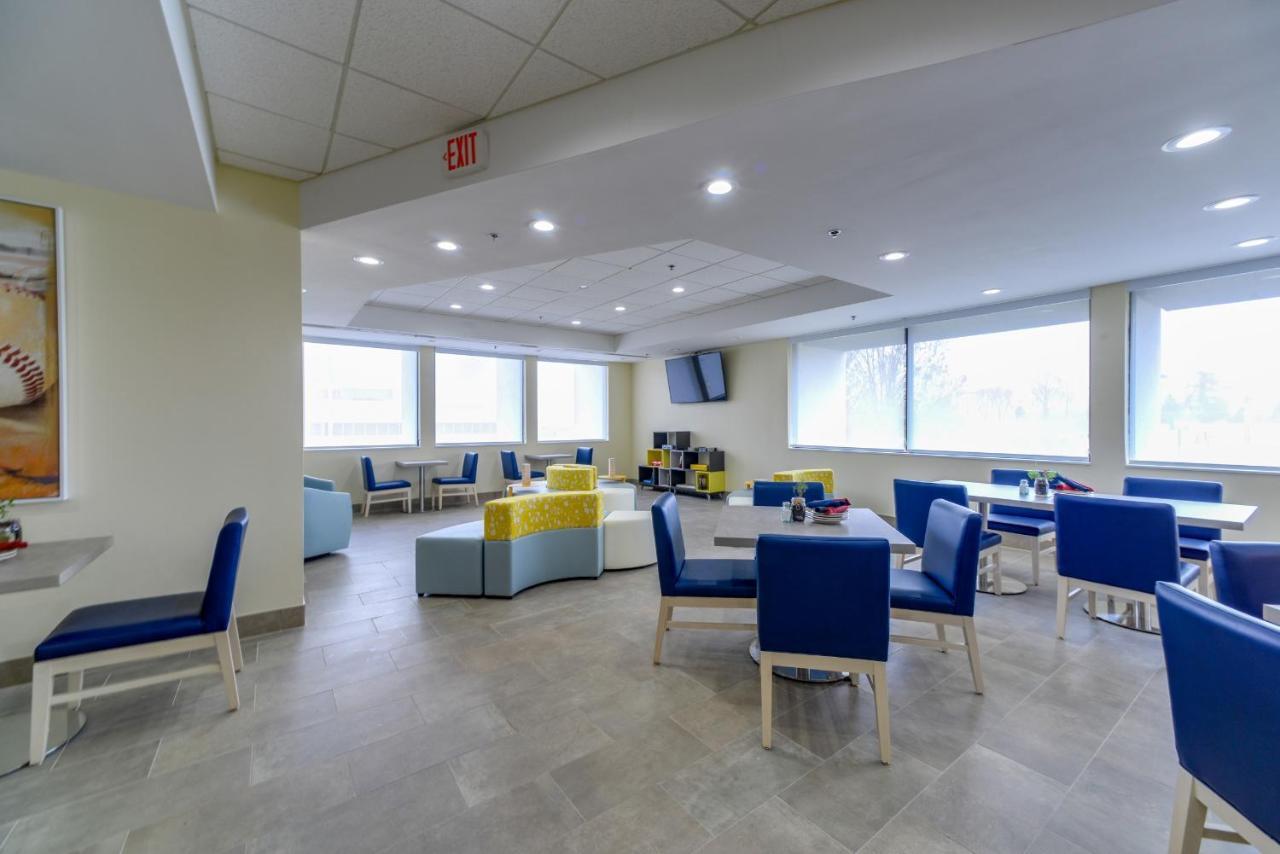 Saint Louis Airport Hotel Woodson Terrace Bagian luar foto