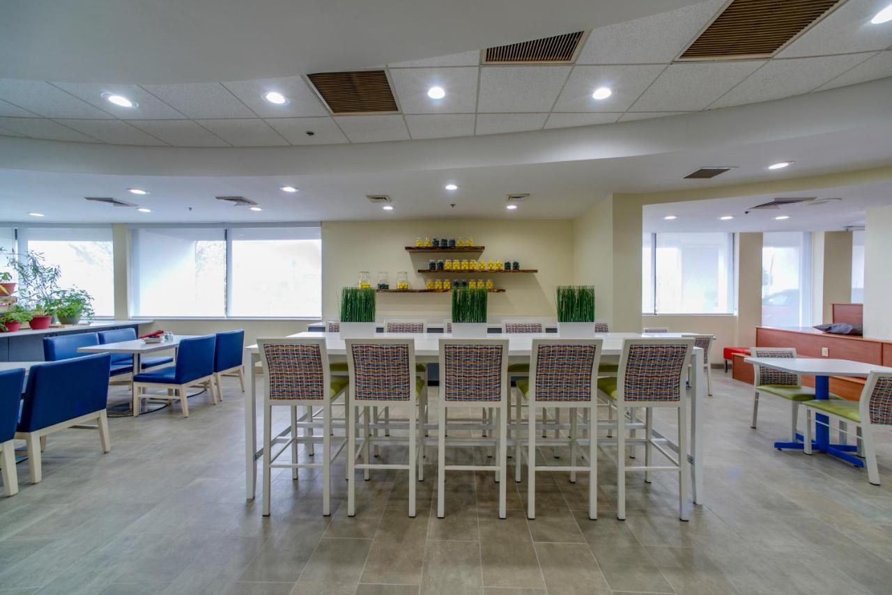 Saint Louis Airport Hotel Woodson Terrace Bagian luar foto