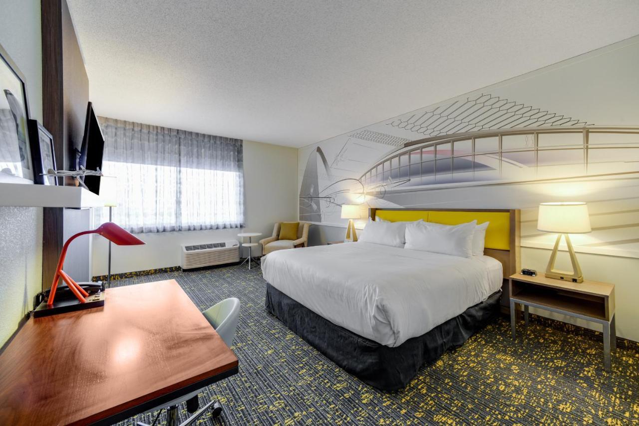 Saint Louis Airport Hotel Woodson Terrace Bagian luar foto
