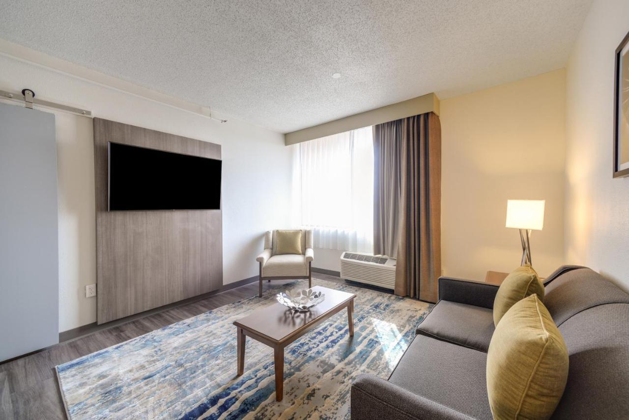 Saint Louis Airport Hotel Woodson Terrace Bagian luar foto