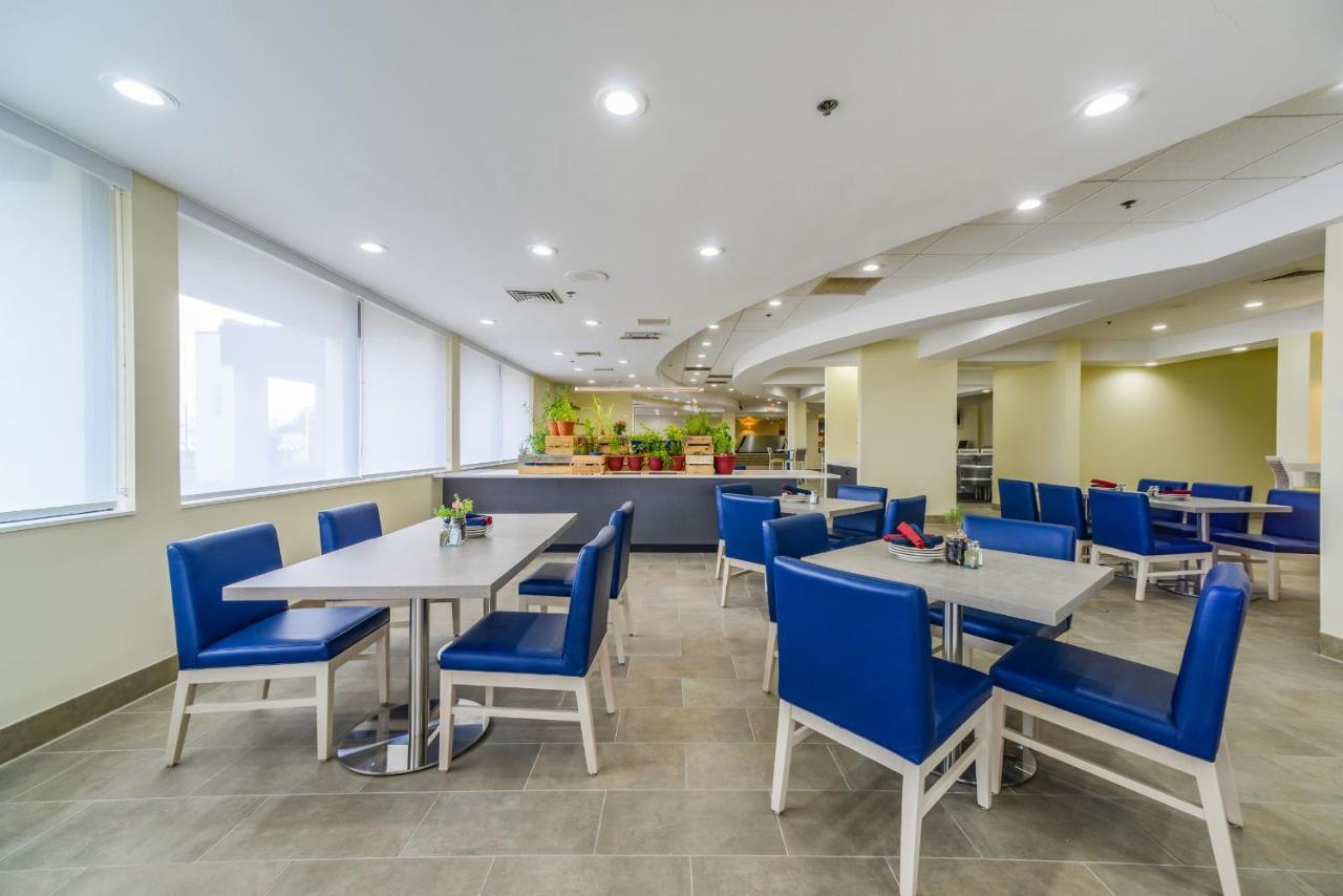 Saint Louis Airport Hotel Woodson Terrace Bagian luar foto